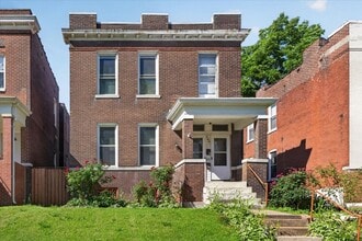 Building Photo - 736 Dover Pl