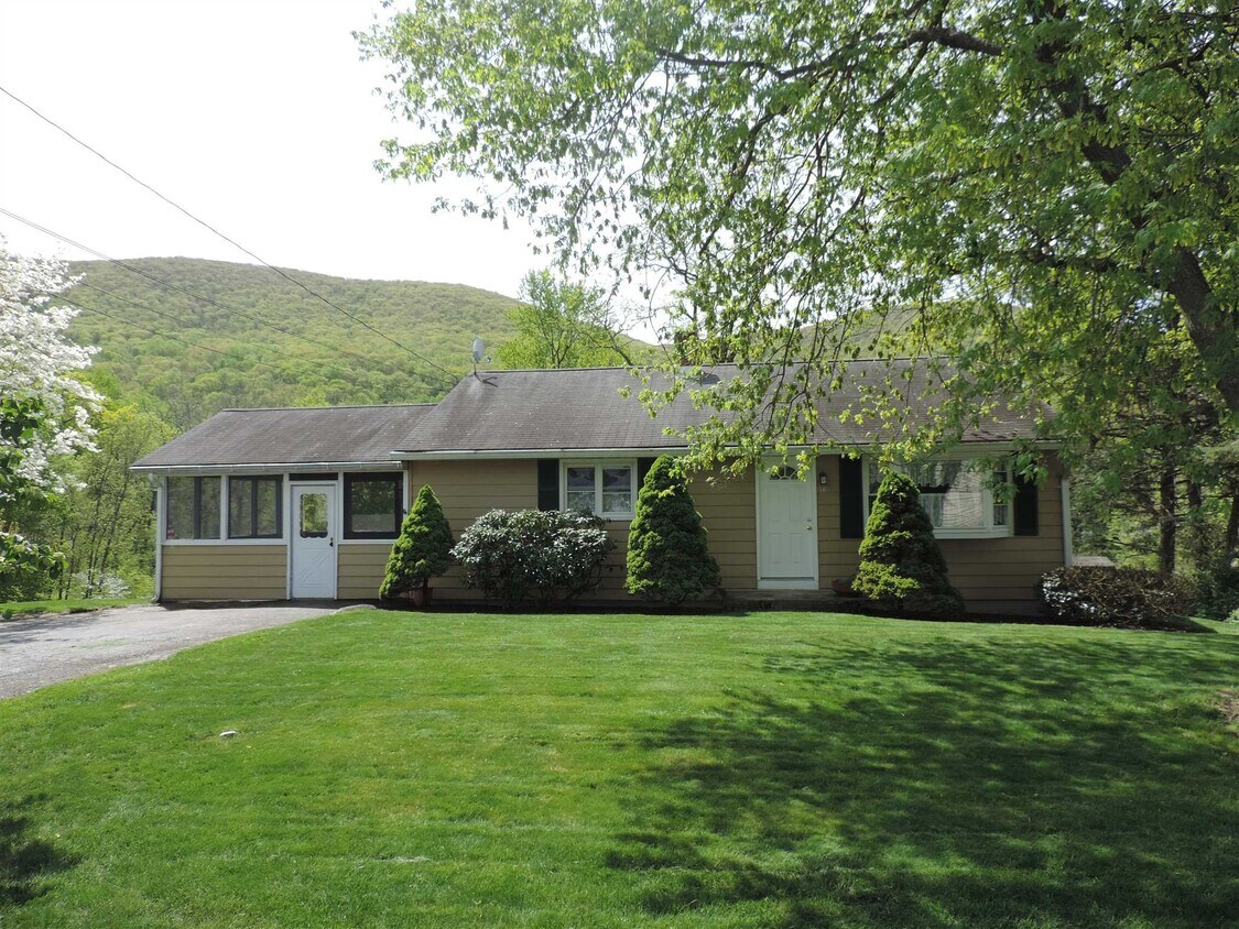 Primary Photo - 13 Birch Dr