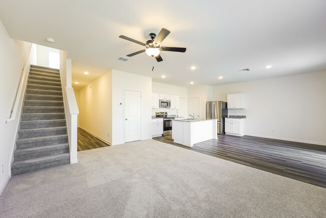 Building Photo - 5534 Bluebell Mdw