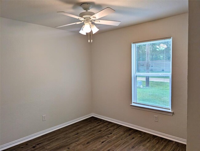 Foto del edificio - 16136 Brettwood Ln