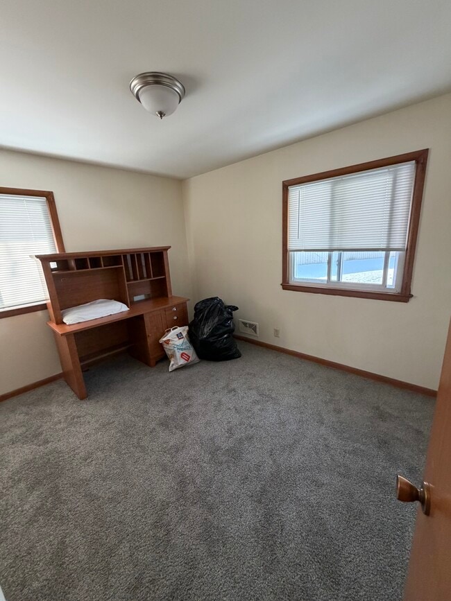 Building Photo - 5509 W Morgan Ave