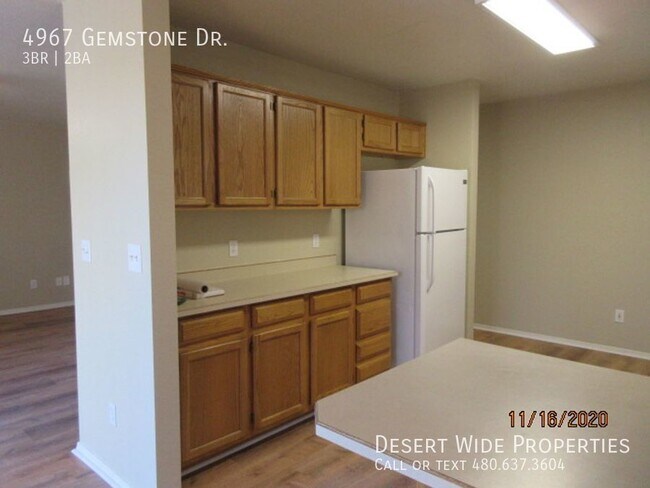 Foto del edificio - 4967 Gemstone Dr