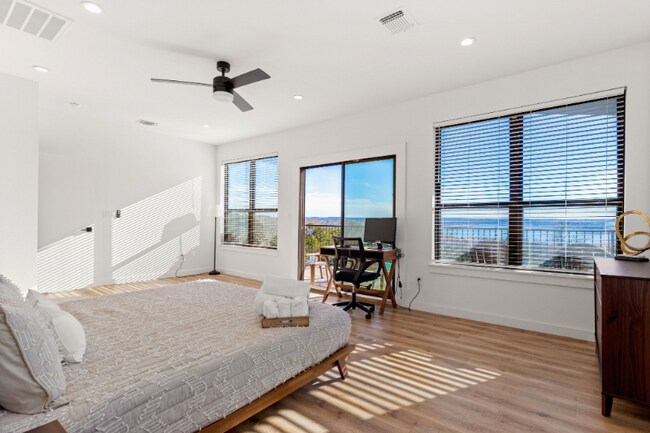 Foto del edificio - 1619 Lakeshore Dr