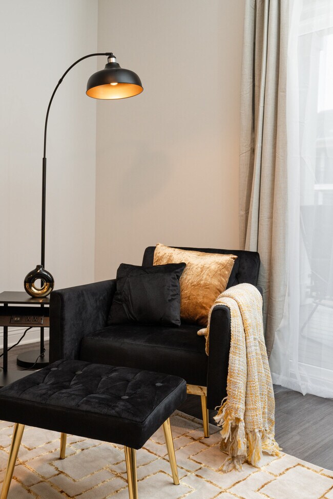 Foto del edificio - 5861 Royal Ln