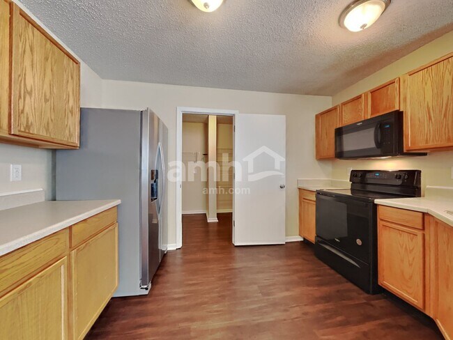 Foto del edificio - 2185 Shadowbrook Dr