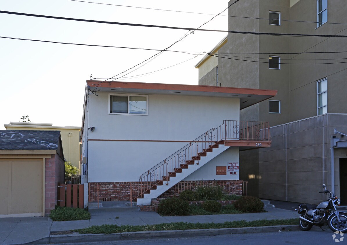 Building Photo - 230 Josefa St