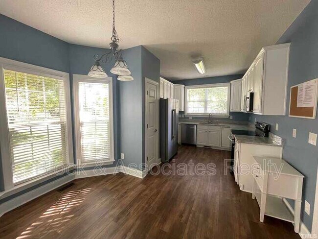 Building Photo - 200 Rockport Ridge Way