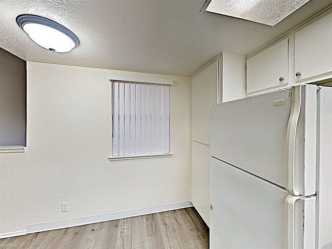 Building Photo - 4930 College Oak Dr