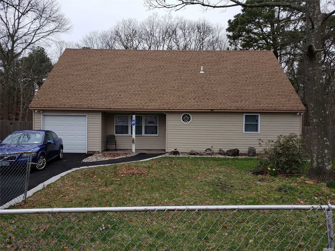 Foto principal - 234 Mastic Rd
