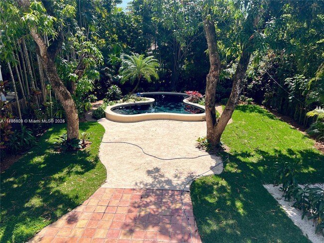 Building Photo - 936 Sorolla Ave