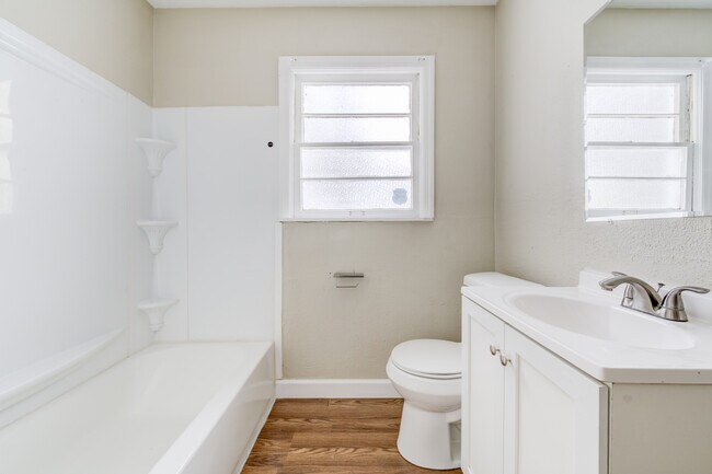 Foto del edificio - 110 De Smet Dr