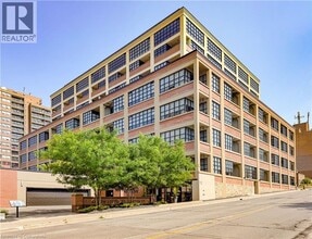 Building Photo - 112 Benton St