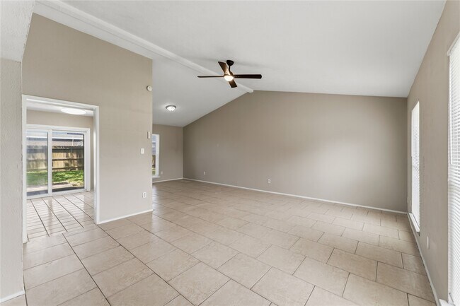 Foto del edificio - 16958 Jenikay St