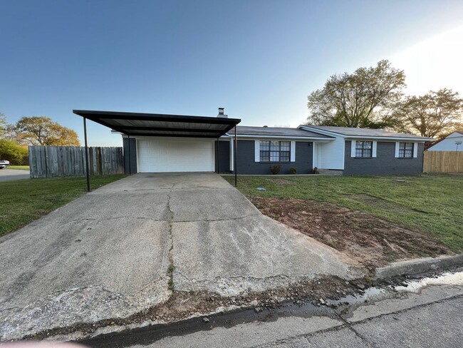 Building Photo - 3 Bed 2 Bath House with 2 Car Garage, Total Electric W/Yard Care Included