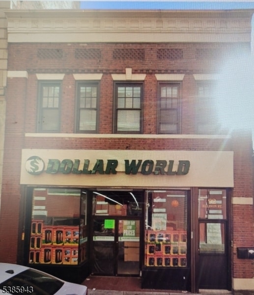 Primary Photo - 92 Ellison St