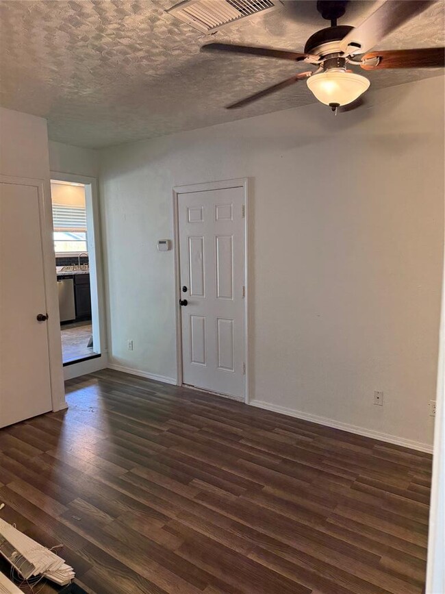 Foto del edificio - 613 S Meadow Ln