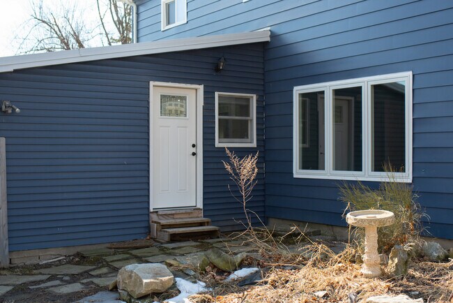 Entrance 1 - 9 Wisner Rd