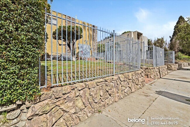 Building Photo - 4959 Sycamore Ter