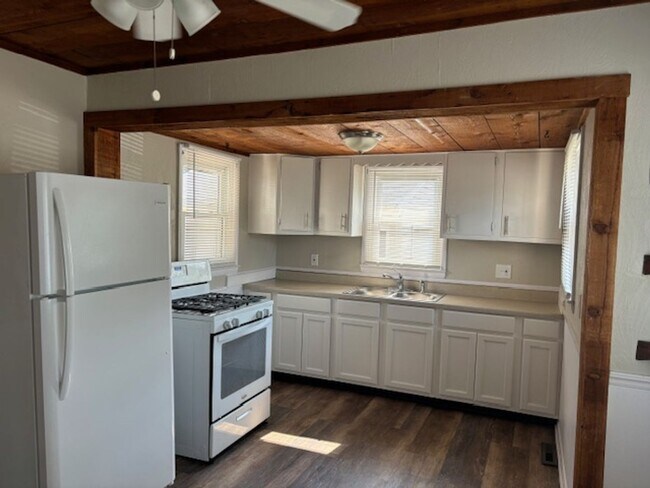 Foto del edificio - Charming 3 Bed 1 Bath Sheffield Lake Home