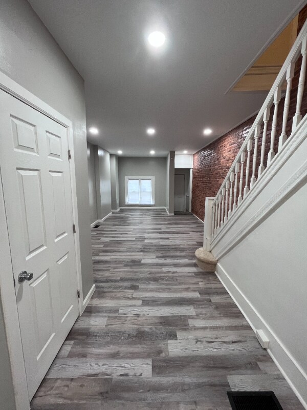 Building Photo - 505 N Kenwood Ave