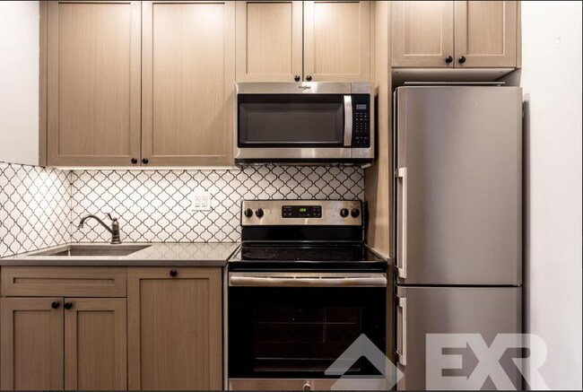 Foto del edificio - 60-80-80 Myrtle Ave