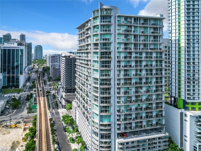 Foto del edificio - 690 SW 1st Ct