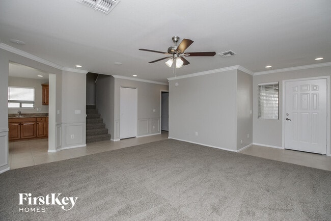 Building Photo - 405 W Jersey Way