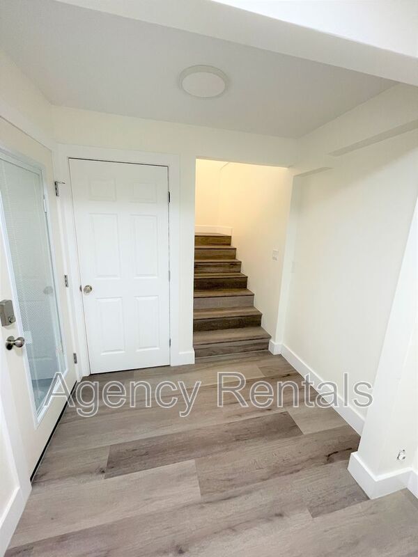 Building Photo - 3036 Monsarrat Ave