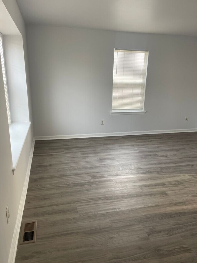 Foto del edificio - End Unit Townhome in Middletown Village