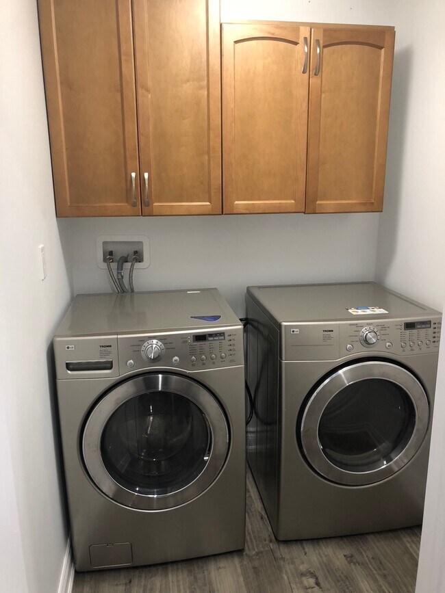 Building Photo - 267 Poetry Dr