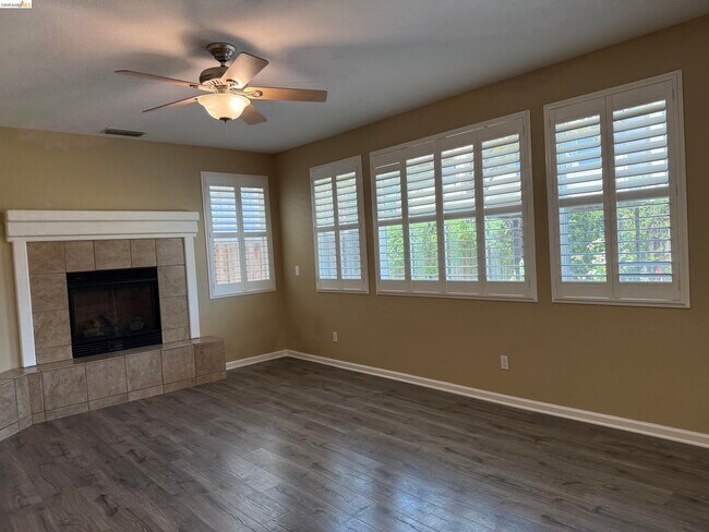 Foto del edificio - 533 Stirling Ct