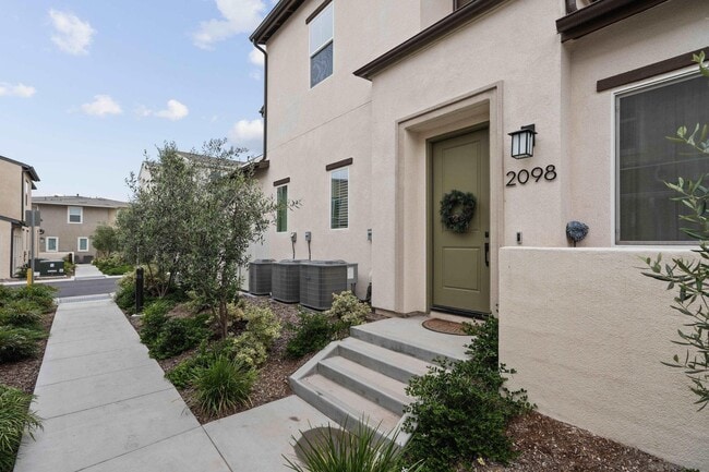 Building Photo - 2098 Bluestone Cir