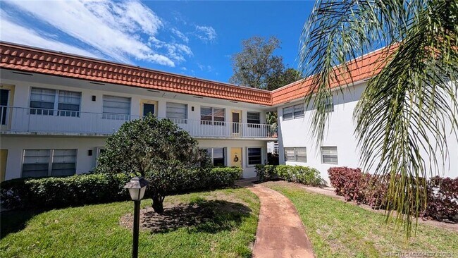 Foto del edificio - 1225 NW 21st St