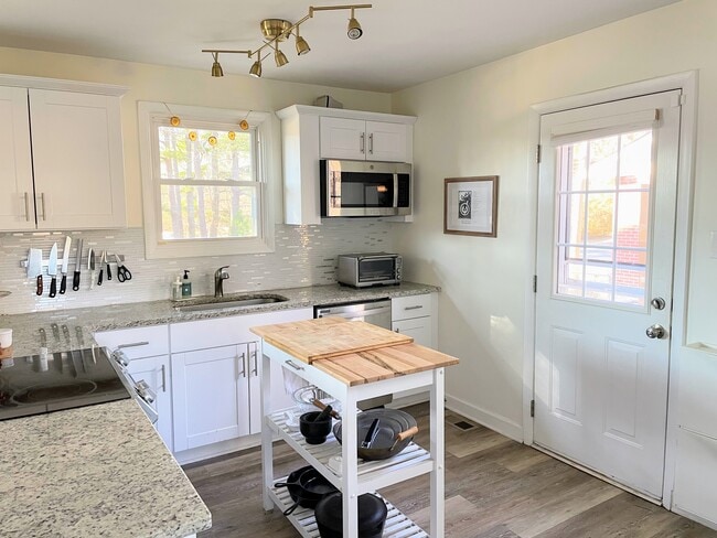 Building Photo - 1001 Belmont Dr