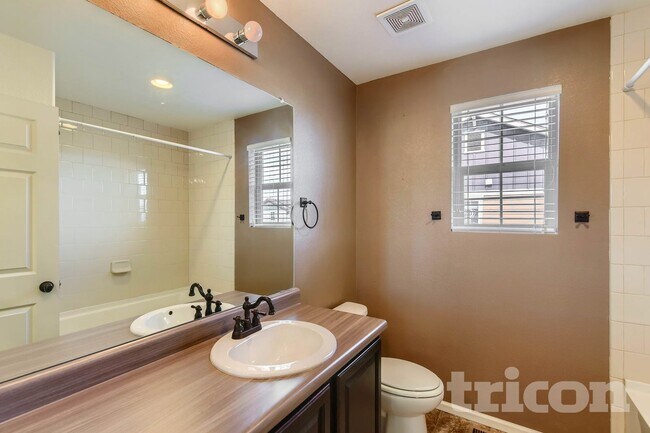 Foto del edificio - 201 Pear Lake Way