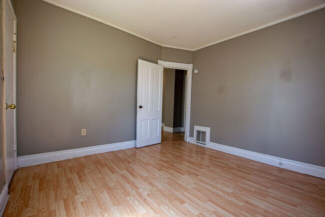 Building Photo - 1113 S 30th Ave