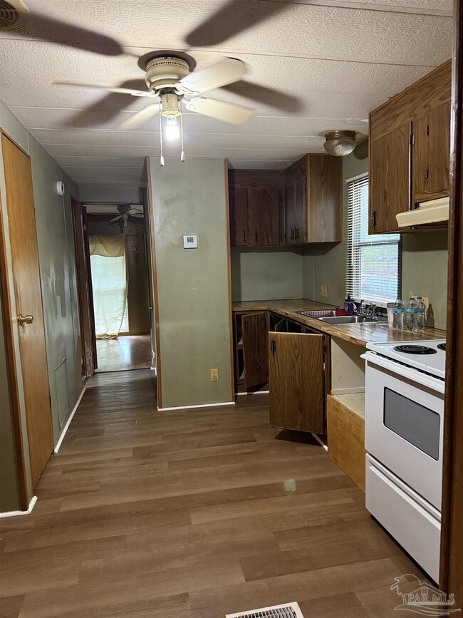 Building Photo - 2866 Pine Forest Rd