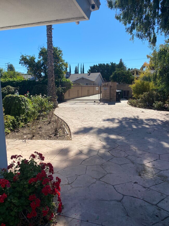 Gated Yard - 22829 Burbank Blvd