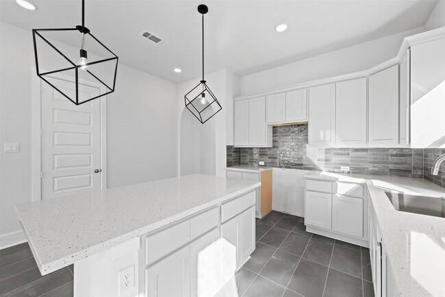 Foto del edificio - 7022 Snow Finch Ln