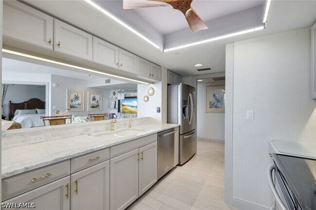 Foto del edificio - 6361 Pelican Bay Blvd