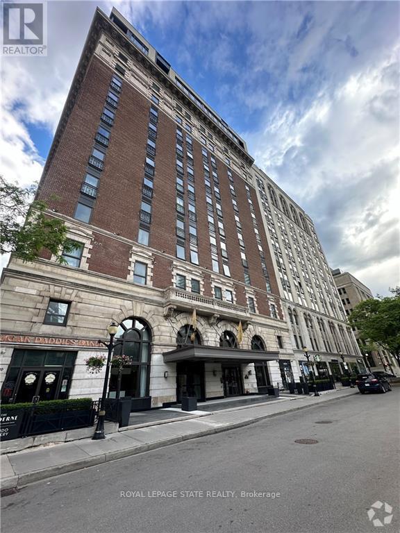 Building Photo - 112-112 King St E