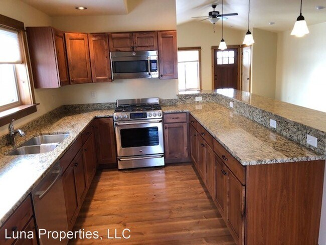Building Photo - 3 br, 2 bath House - 420 Forbes Ave