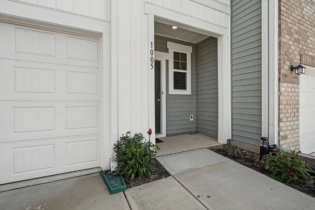 Building Photo - 1005 Dakine Dr