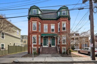 Building Photo - 262 Sidney St
