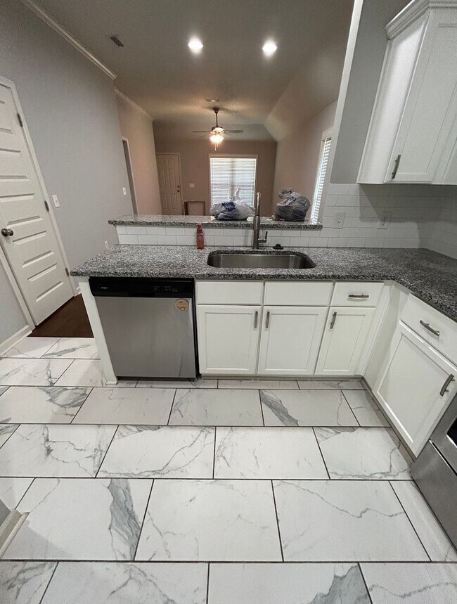 Building Photo - 208 Martha George Hall Dr