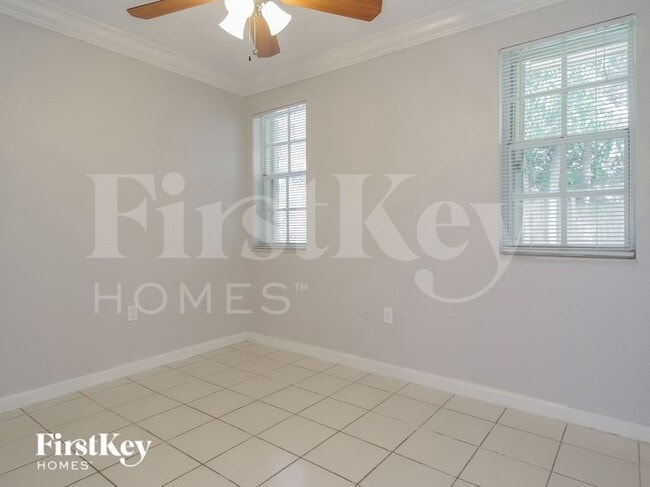 Building Photo - 809 SW 8th Ave