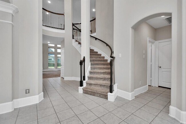 Building Photo - 2719 Cumberland Dr