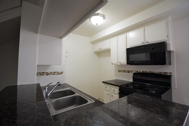 Building Photo - 5652 Colfax Ave