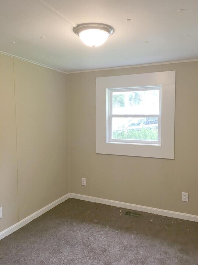 Building Photo - 1051 Sims Dr