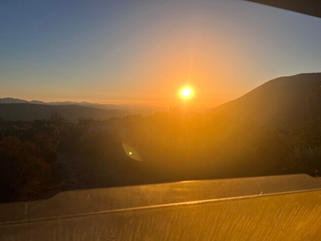 Foto del edificio - 28548 Hell Creek Rd